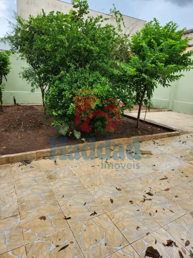 CASA COM SALÃO COMERCIAL  E OTIMA LOCALIZAÇÃO Ref: 6187 - F06187AE