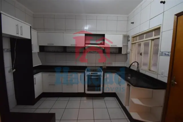 CASA A VENDA EM OTIMA LOCALIZAÇÃO. Ref: 6788