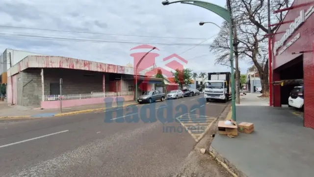 ESQUINA EM RUA DE ALTO MOVIMENTO PARA COMERCIO OU ESTACIONAMENTO Ref: 14002 - 04