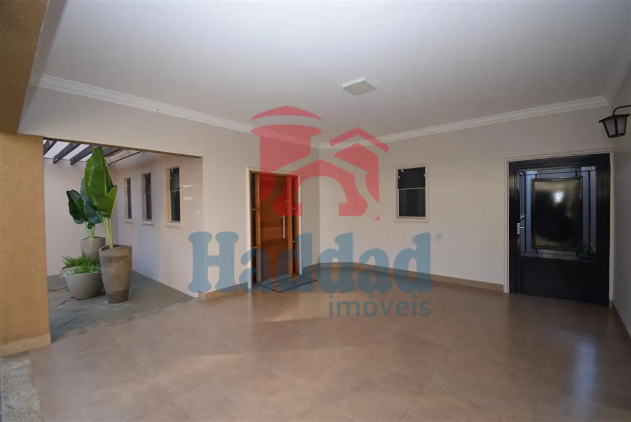 CASA MUITO BOA, REFORMADINHA, 3 QUARTOS 1 SUÍTE COM CLOSSET E ARMÁRIOS, AR CONDICIONADO, ÓTIMO ACABAMENTO, VAGA PARA 4 CARROS. Ref: 14135 - DSC_0006