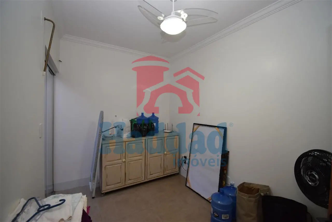 CASA MUITO BOA, REFORMADINHA, 3 QUARTOS 1 SUÍTE COM CLOSSET E ARMÁRIOS, AR CONDICIONADO, ÓTIMO ACABAMENTO, VAGA PARA 4 CARROS. Ref: 14135 - DSC_0016