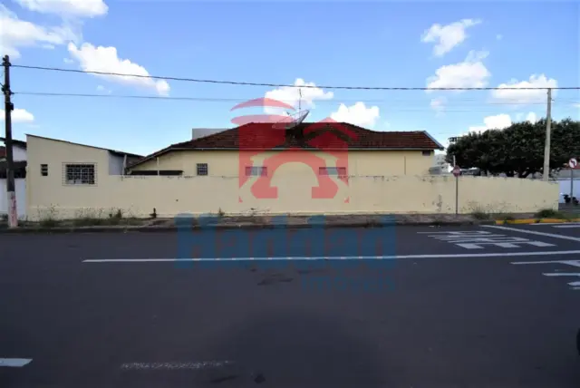 CASA Á VENDA COM EXCELENTE PONTO COMERCIAL Ref: 14337