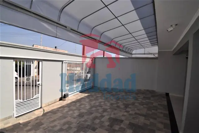 CASA À VENDA COM PISCINA E ENERGIA FOTO VOLTAICA Ref: 14479