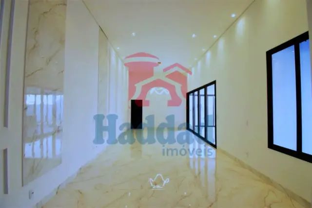 CASA LINDA, NOVINHA EM CONDOMINIO FECHADO, PORTEIRA FECHADA. VAI COM TODOS OS MÓVEIS Ref: 14872