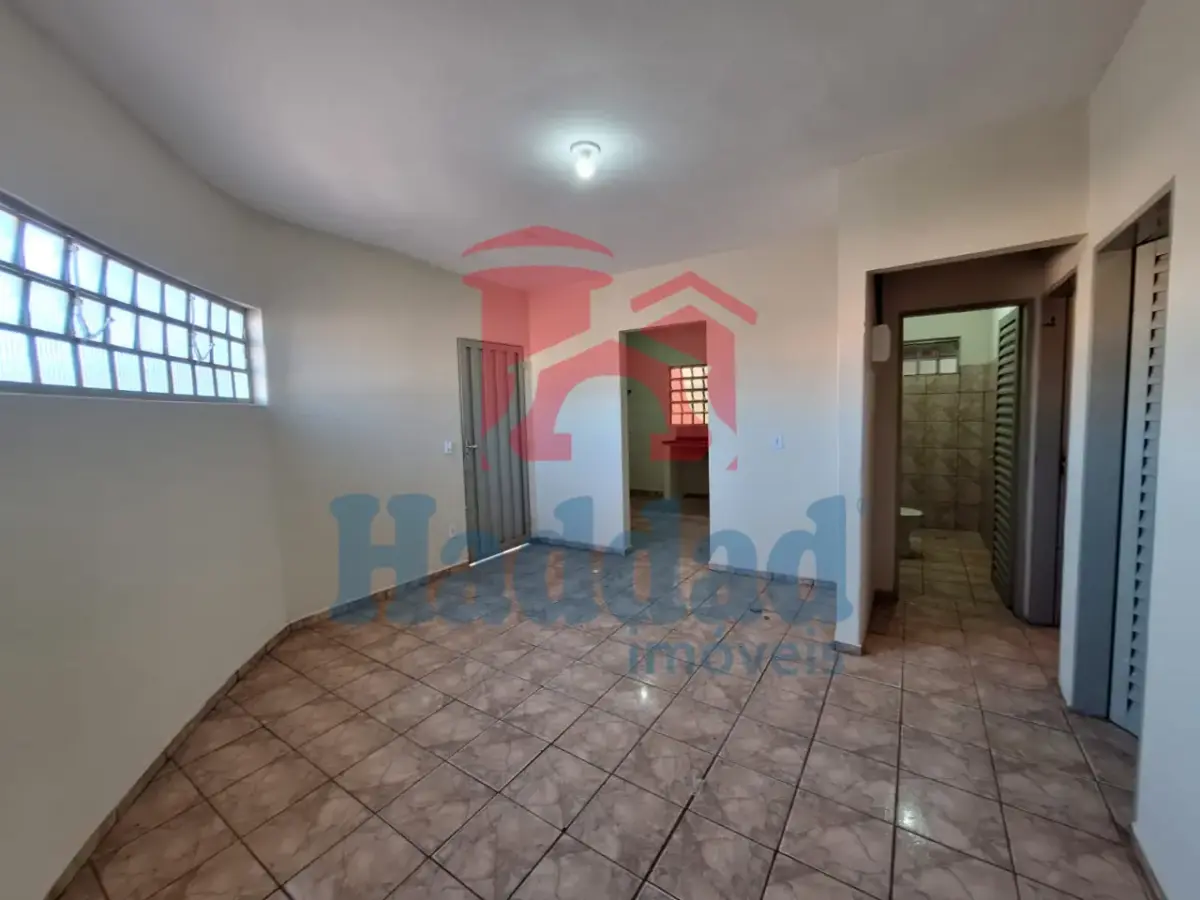 TRÊS CASAS  EM UM TERRENO!! – ÓTIMO NEGÓCIO PARA INVESTIR SEU DINHEIRO E OBTER RENDA. Ref: 15618 - 11