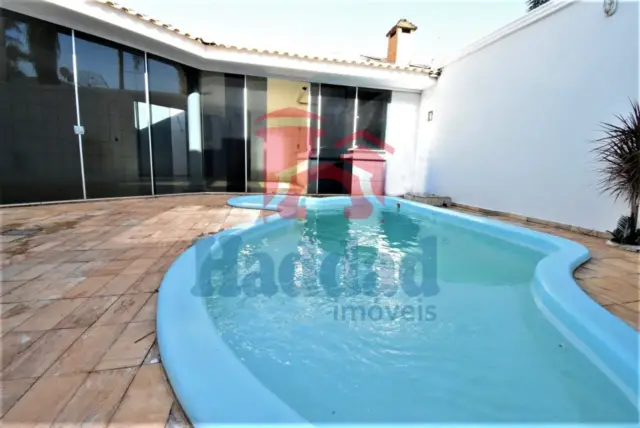 EXCELENTE CASA EM BAIRRO TRANQUILO Ref: 10722 - F10722J