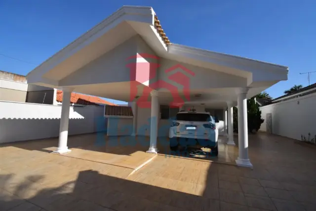 EXCELENTE CASA EM BAIRRO TRANQUILO Ref: 10722 - F10722Q