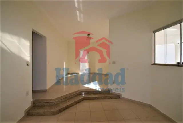 EXCELENTE CASA EM BAIRRO TRANQUILO Ref: 10722 - F10722V