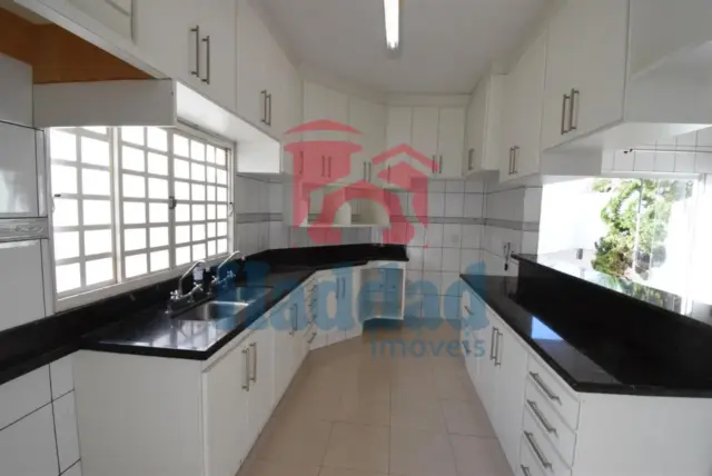 EXCELENTE CASA EM BAIRRO TRANQUILO Ref: 10722 - F10722Z