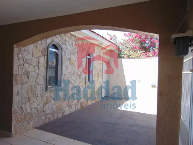 CASA FUNCIONAL TERRENO 215M², CONSTRUÍDA 160M² Ref: 15069