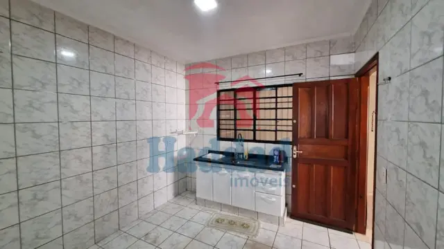 CASA BEM LOCALIZADA, E SEGURA. Ref: 15651 - 04