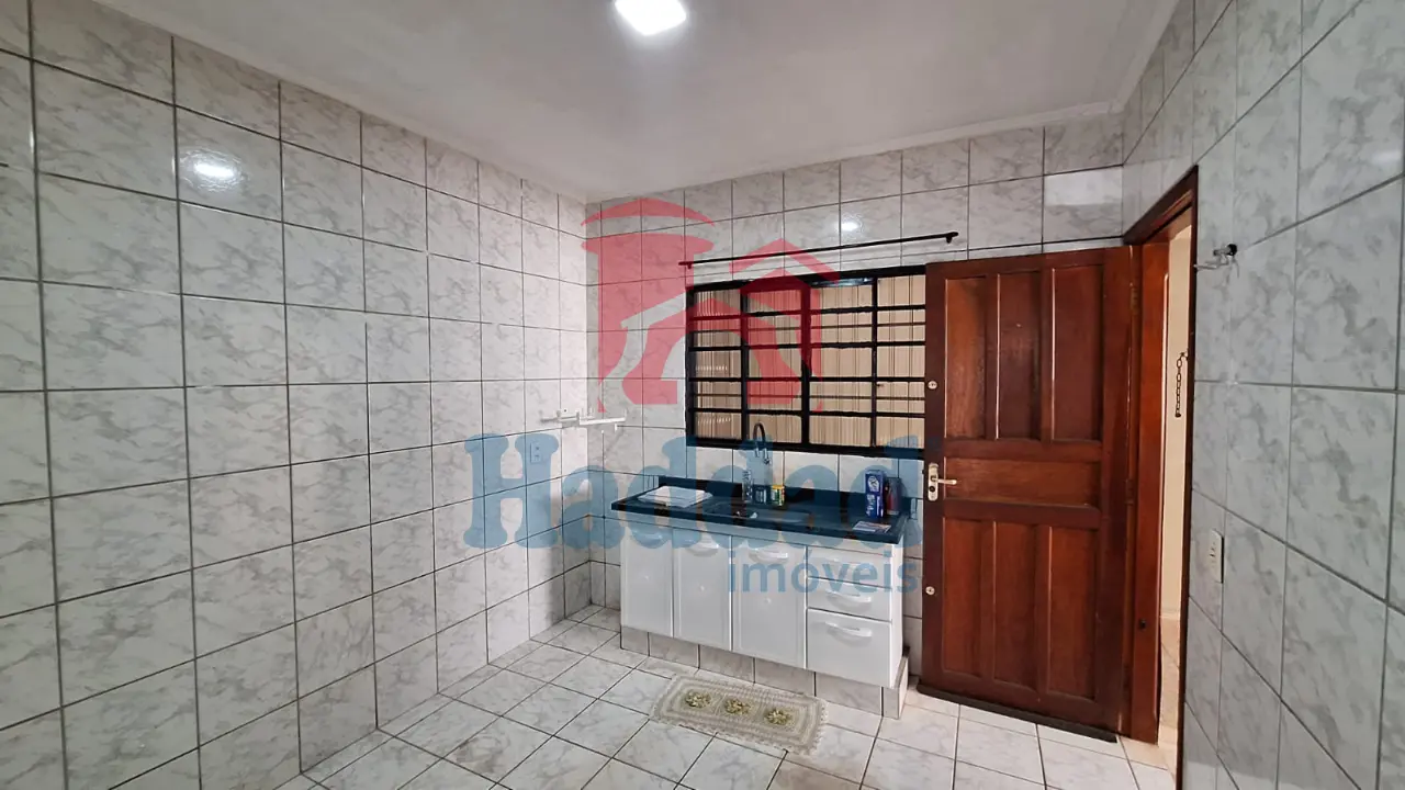 CASA BEM LOCALIZADA, E SEGURA. Ref: 15651 - 04