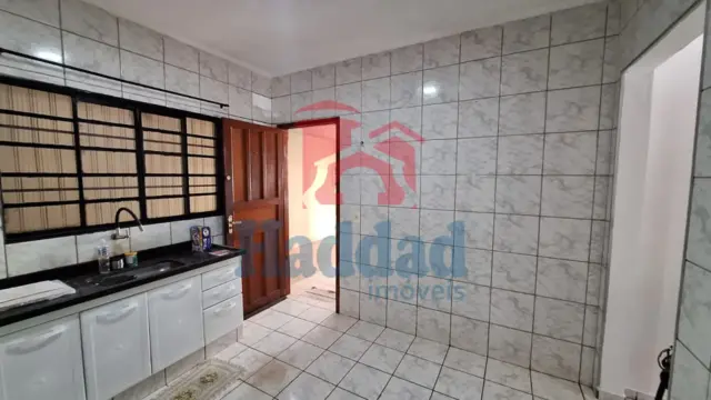 CASA BEM LOCALIZADA, E SEGURA. Ref: 15651 - 06
