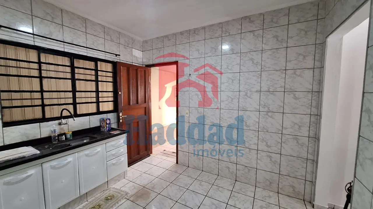 CASA BEM LOCALIZADA, E SEGURA. Ref: 15651 - 06
