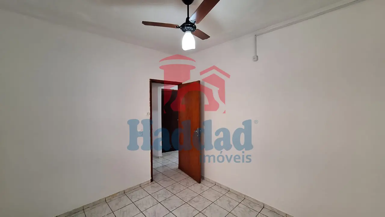 CASA BEM LOCALIZADA, E SEGURA. Ref: 15651 - 08