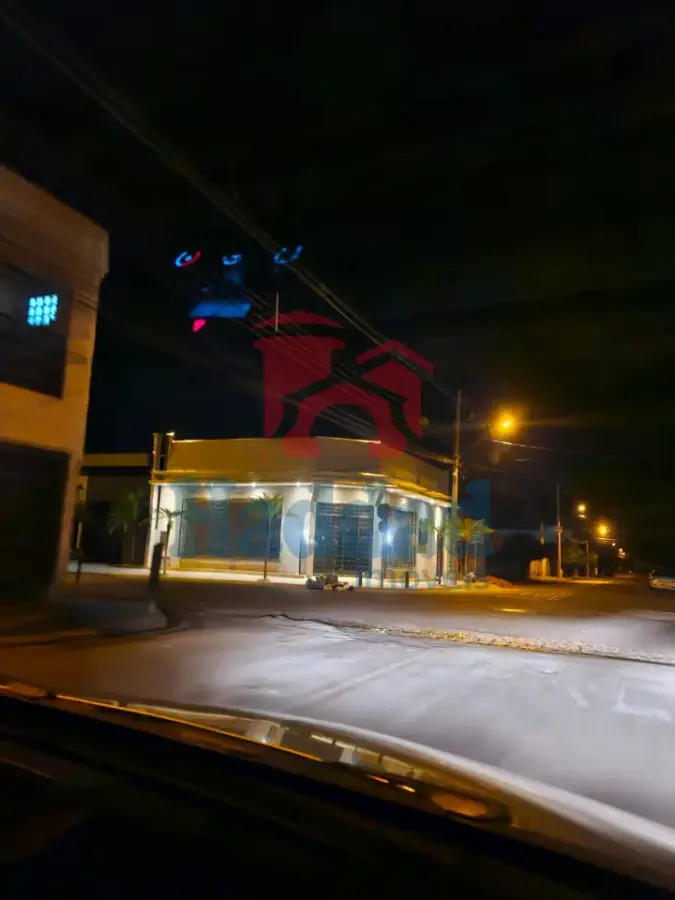 EXCELENTE SALÃO COMERCIAL EM LOCALIZAÇÃO ESTRATÉGICA Ref: 15655 - 06
