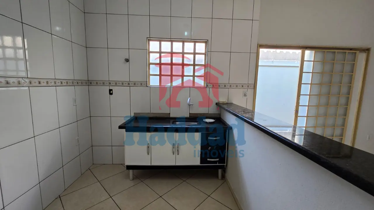 SUA PRIMEIRA CASA PRÓPRIA ESTÁ AQUI: CONFORTÁVEL E BEM LOCALIZADA! Ref: 8972 - 01 (13)