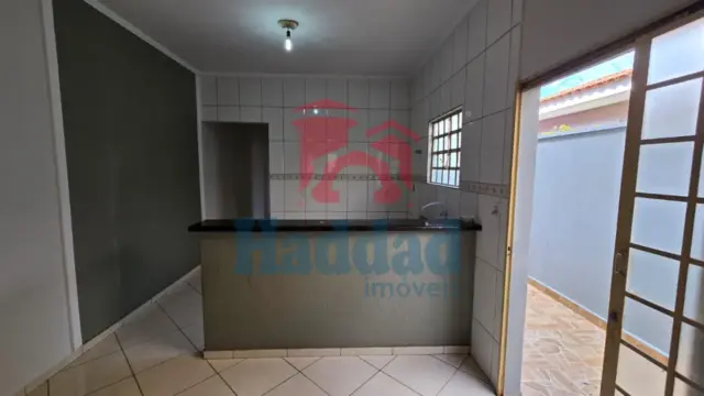 SUA PRIMEIRA CASA PRÓPRIA ESTÁ AQUI: CONFORTÁVEL E BEM LOCALIZADA! Ref: 8972 - 01 (14)