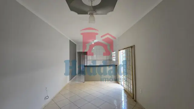 SUA PRIMEIRA CASA PRÓPRIA ESTÁ AQUI: CONFORTÁVEL E BEM LOCALIZADA! Ref: 8972 - 01 (16)