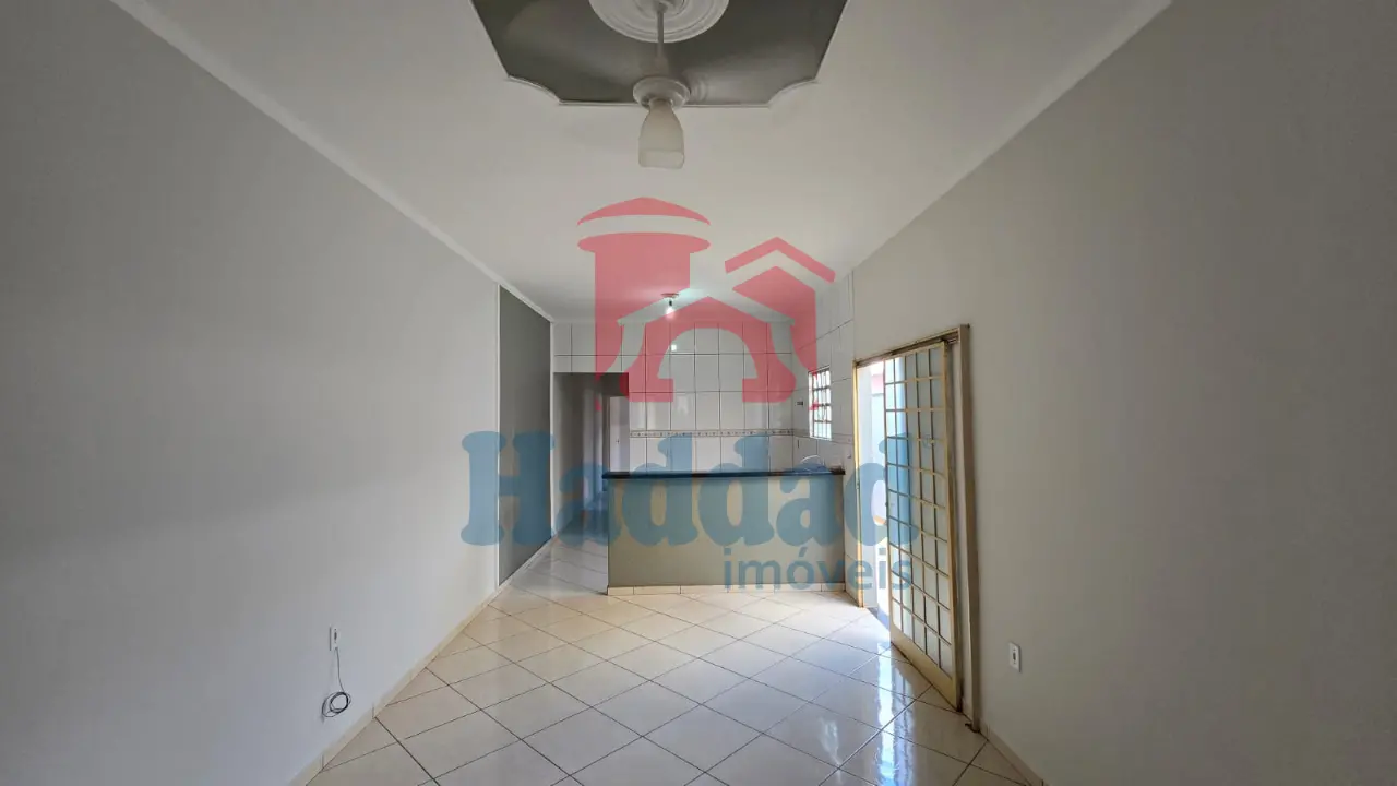 SUA PRIMEIRA CASA PRÓPRIA ESTÁ AQUI: CONFORTÁVEL E BEM LOCALIZADA! Ref: 8972 - 01 (16)