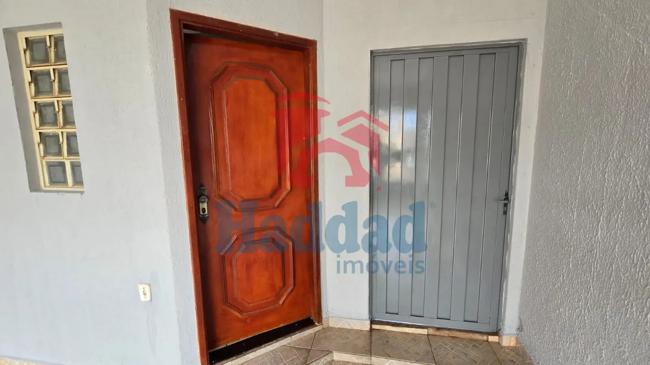 SUA PRIMEIRA CASA PRÓPRIA ESTÁ AQUI: CONFORTÁVEL E BEM LOCALIZADA! Ref: 8972 - 01 (17)