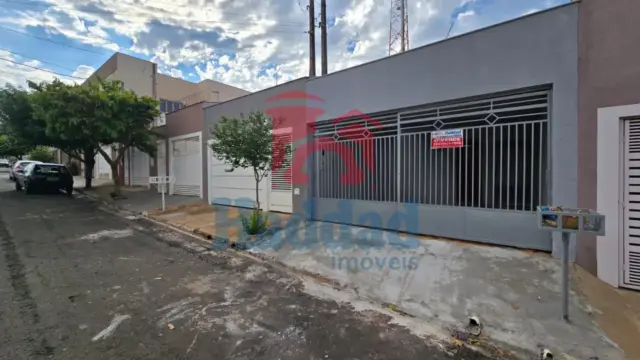 SUA PRIMEIRA CASA PRÓPRIA ESTÁ AQUI: CONFORTÁVEL E BEM LOCALIZADA! Ref: 8972 - 01 (21)
