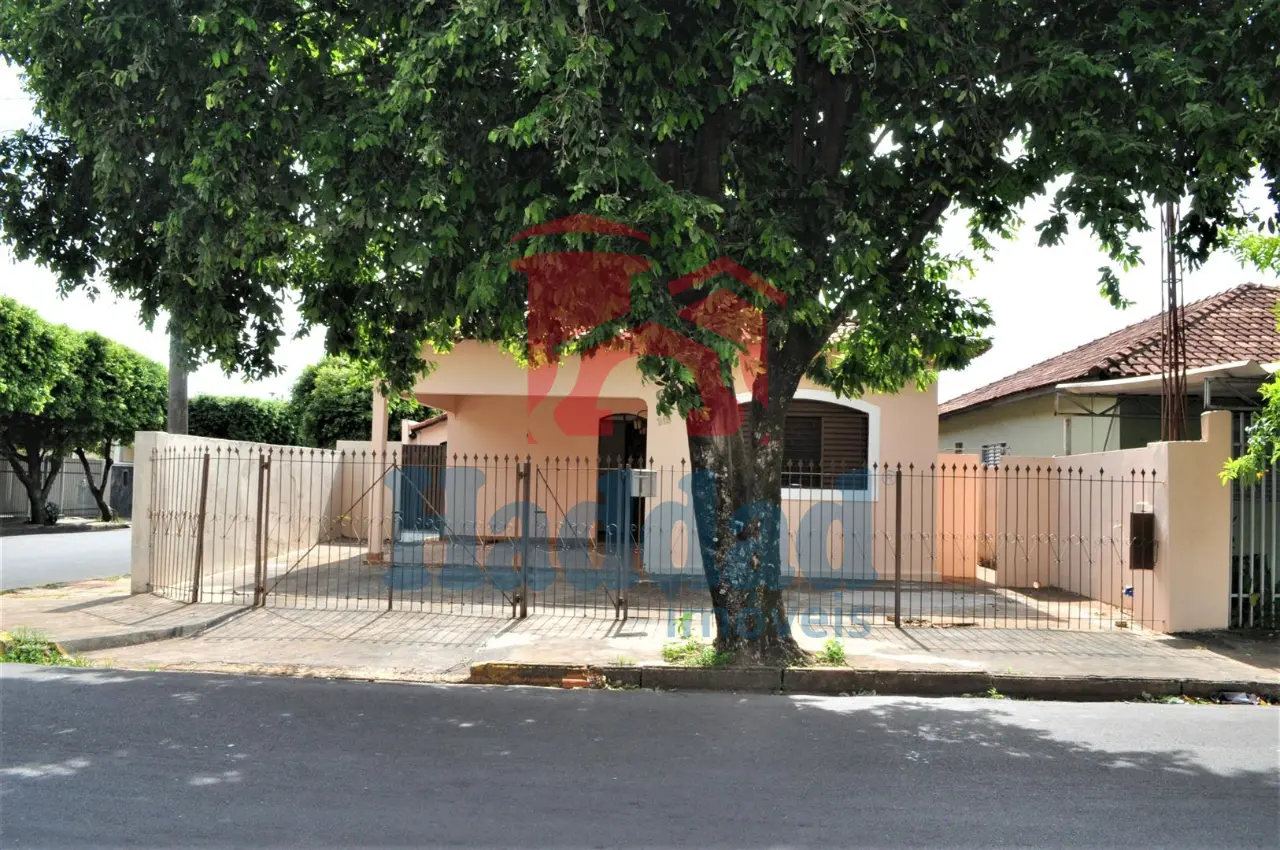CASA ESQUINA PRIVILEGIADA EM POSIÇAO IDEAL PARA COMERCIO EM FRENTE A CONDOMINIO EM BIRIGUI Ref: 12634 - F09505A