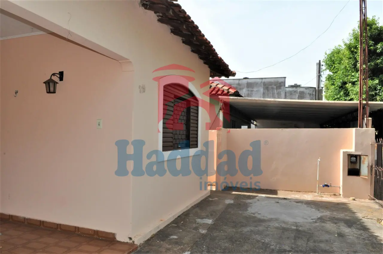 CASA ESQUINA PRIVILEGIADA EM POSIÇAO IDEAL PARA COMERCIO EM FRENTE A CONDOMINIO EM BIRIGUI Ref: 12634 - F09505E