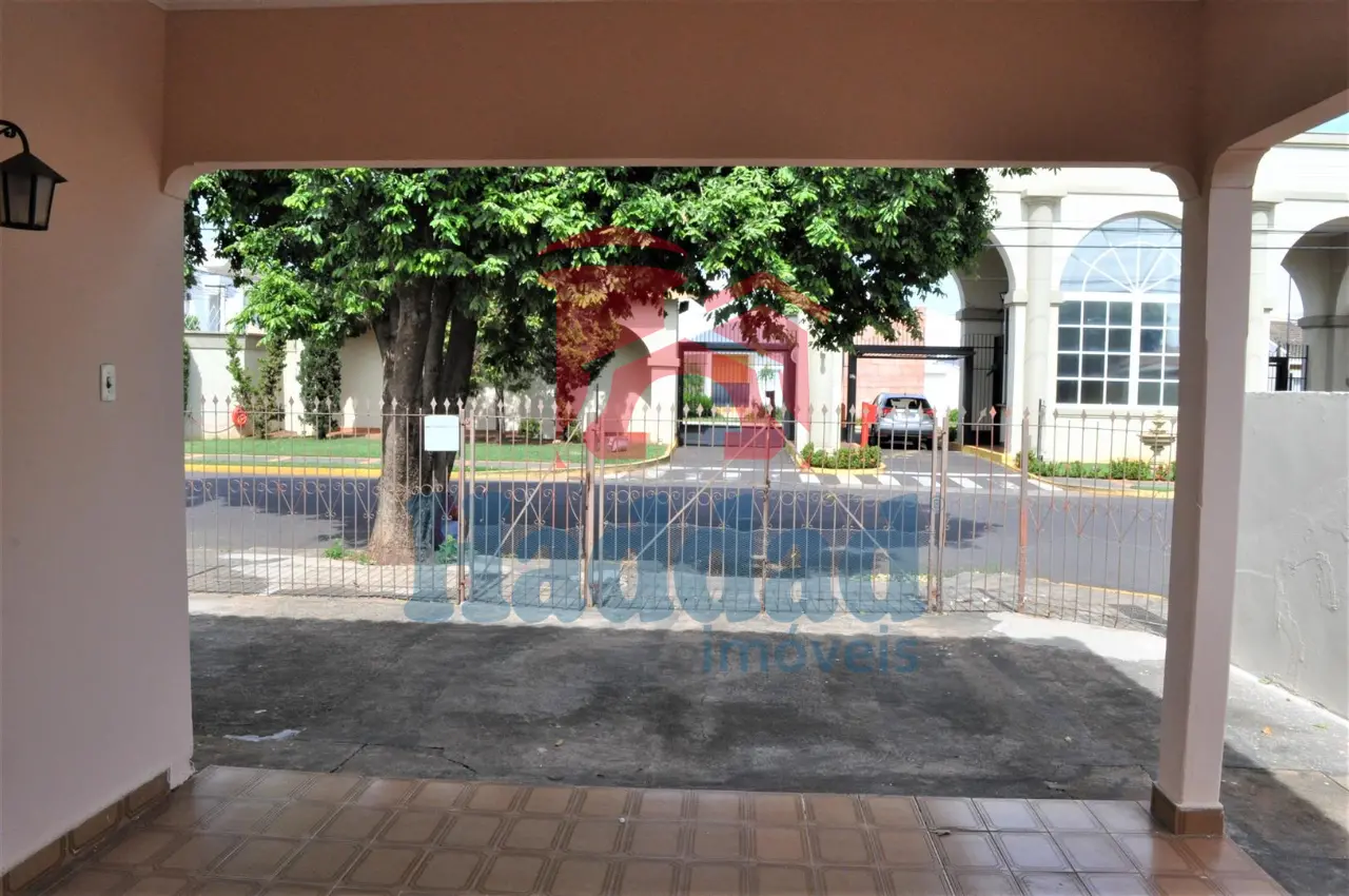 CASA ESQUINA PRIVILEGIADA EM POSIÇAO IDEAL PARA COMERCIO EM FRENTE A CONDOMINIO EM BIRIGUI Ref: 12634 - F09505F