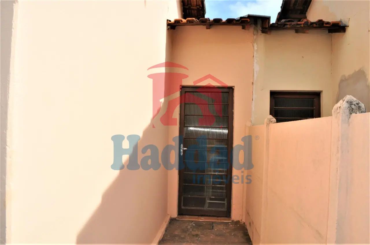CASA ESQUINA PRIVILEGIADA EM POSIÇAO IDEAL PARA COMERCIO EM FRENTE A CONDOMINIO EM BIRIGUI Ref: 12634 - F09505H