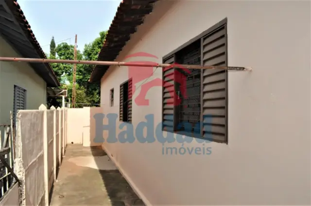 CASA ESQUINA PRIVILEGIADA EM POSIÇAO IDEAL PARA COMERCIO EM FRENTE A CONDOMINIO EM BIRIGUI Ref: 12634 - F09505I