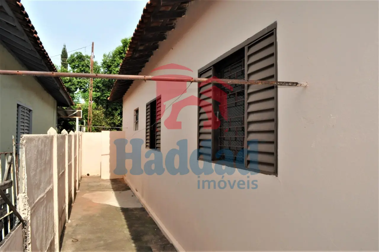 CASA ESQUINA PRIVILEGIADA EM POSIÇAO IDEAL PARA COMERCIO EM FRENTE A CONDOMINIO EM BIRIGUI Ref: 12634 - F09505I