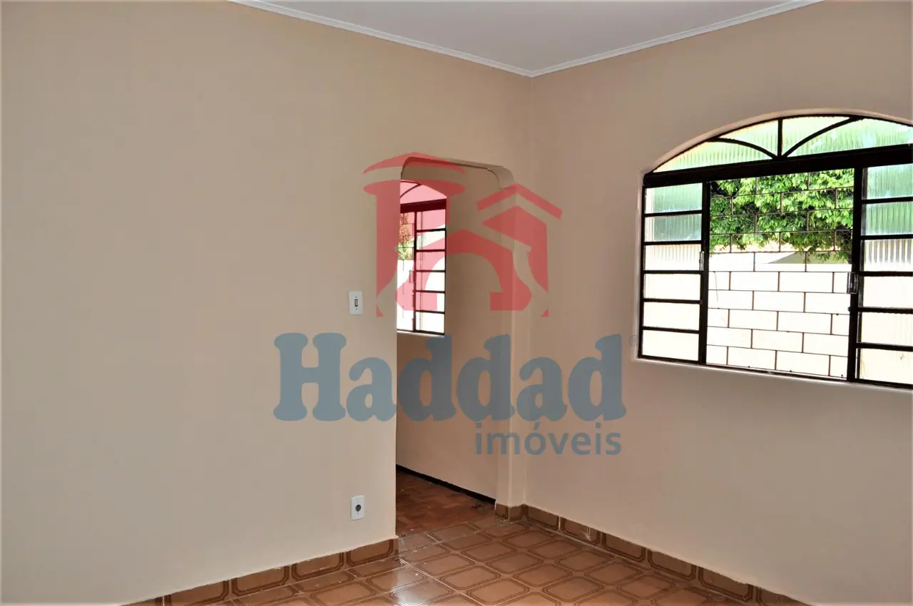 CASA ESQUINA PRIVILEGIADA EM POSIÇAO IDEAL PARA COMERCIO EM FRENTE A CONDOMINIO EM BIRIGUI Ref: 12634 - F09505M