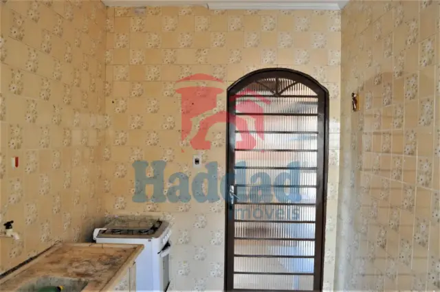 CASA ESQUINA PRIVILEGIADA EM POSIÇAO IDEAL PARA COMERCIO EM FRENTE A CONDOMINIO EM BIRIGUI Ref: 12634 - F09505V