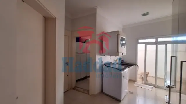 EXCELENTE RESIDÊNCIA COM SUÍTE MASTER, PLANEJADOS E ÁREA DE LAZER EXCLUSIVA CONDOMÍNIO DE ALTO PADRÃO Ref: 15641 - 27