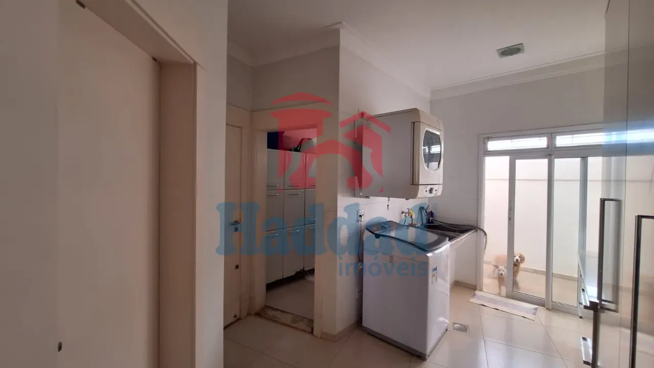 EXCELENTE RESIDÊNCIA COM SUÍTE MASTER, PLANEJADOS E ÁREA DE LAZER EXCLUSIVA CONDOMÍNIO DE ALTO PADRÃO Ref: 15641 - 27