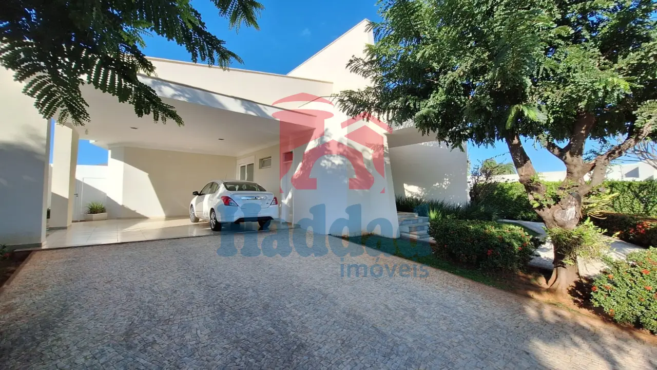 EXCELENTE RESIDÊNCIA COM SUÍTE MASTER, PLANEJADOS E ÁREA DE LAZER EXCLUSIVA CONDOMÍNIO DE ALTO PADRÃO Ref: 15641 - 05