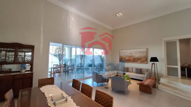 EXCELENTE RESIDÊNCIA COM SUÍTE MASTER, PLANEJADOS E ÁREA DE LAZER EXCLUSIVA CONDOMÍNIO DE ALTO PADRÃO Ref: 15641 - 08