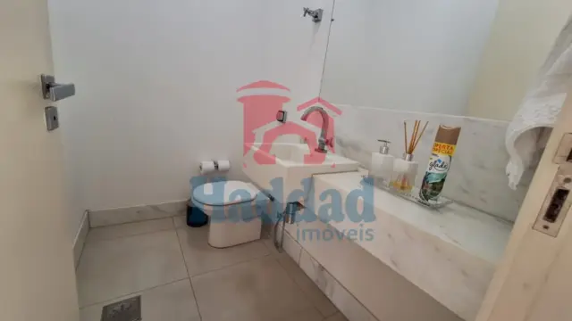 EXCELENTE RESIDÊNCIA COM SUÍTE MASTER, PLANEJADOS E ÁREA DE LAZER EXCLUSIVA CONDOMÍNIO DE ALTO PADRÃO Ref: 15641 - 10