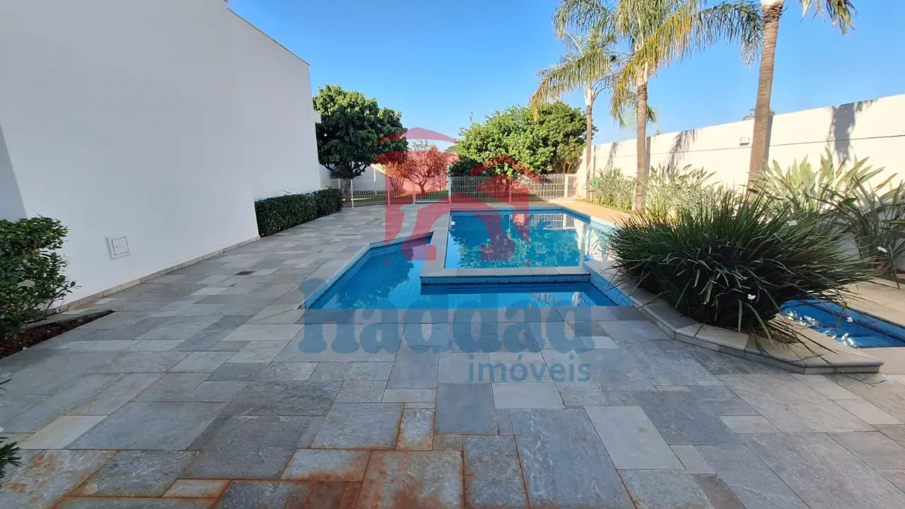 EXCELENTE RESIDÊNCIA COM SUÍTE MASTER, PLANEJADOS E ÁREA DE LAZER EXCLUSIVA CONDOMÍNIO DE ALTO PADRÃO Ref: 15641 - 11