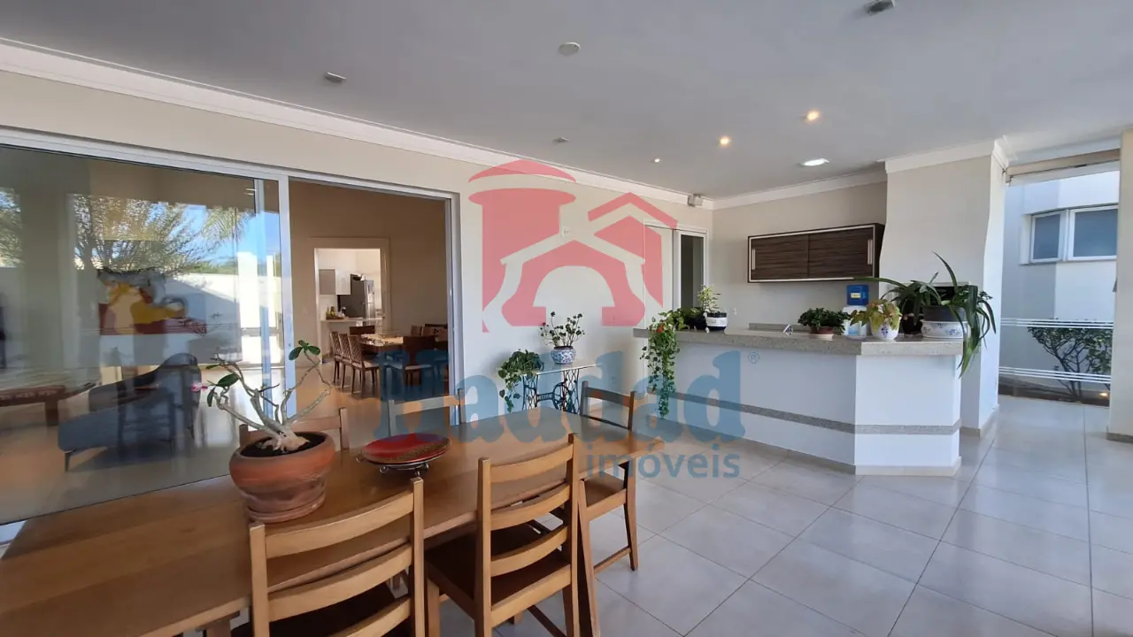 EXCELENTE RESIDÊNCIA COM SUÍTE MASTER, PLANEJADOS E ÁREA DE LAZER EXCLUSIVA CONDOMÍNIO DE ALTO PADRÃO Ref: 15641 - 13
