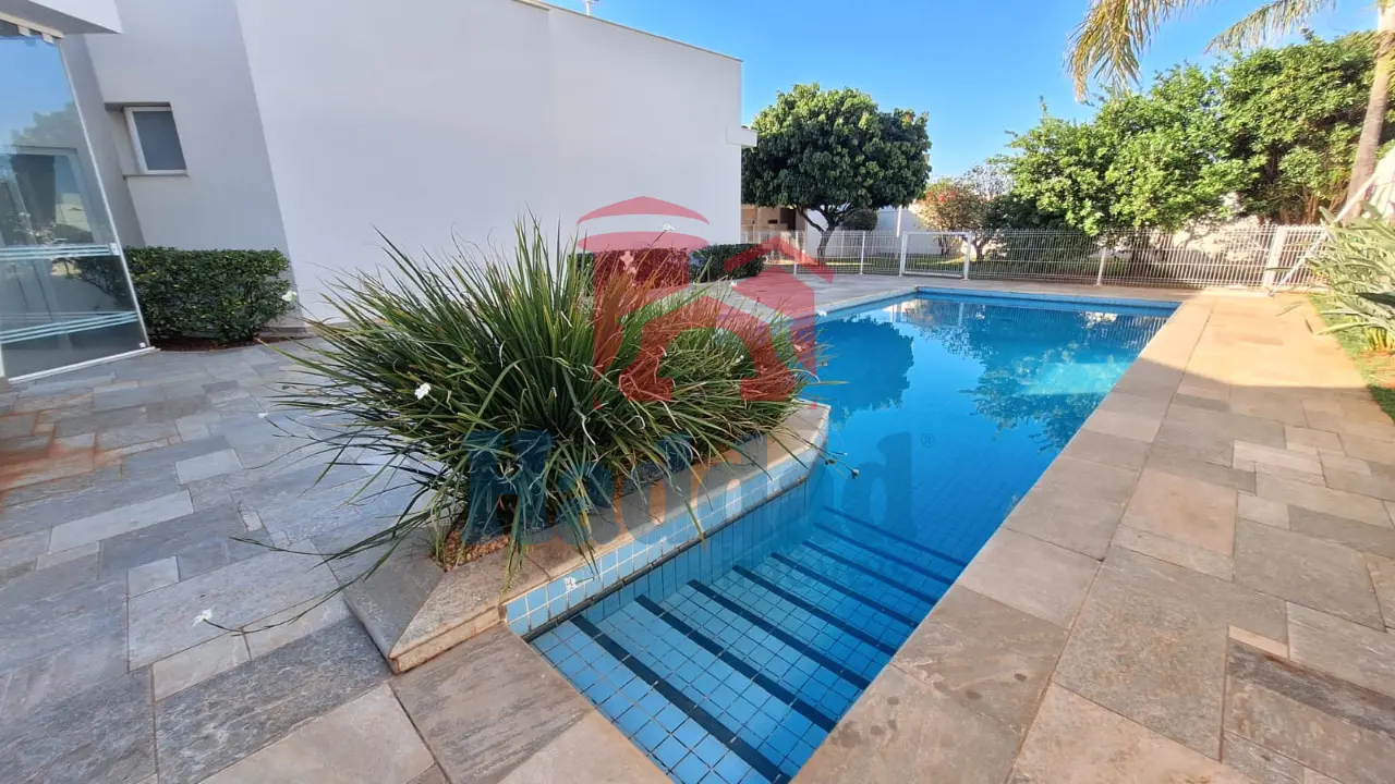 EXCELENTE RESIDÊNCIA COM SUÍTE MASTER, PLANEJADOS E ÁREA DE LAZER EXCLUSIVA CONDOMÍNIO DE ALTO PADRÃO Ref: 15641 - 15