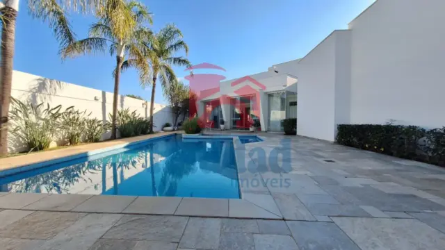 EXCELENTE RESIDÊNCIA COM SUÍTE MASTER, PLANEJADOS E ÁREA DE LAZER EXCLUSIVA CONDOMÍNIO DE ALTO PADRÃO Ref: 15641 - 18