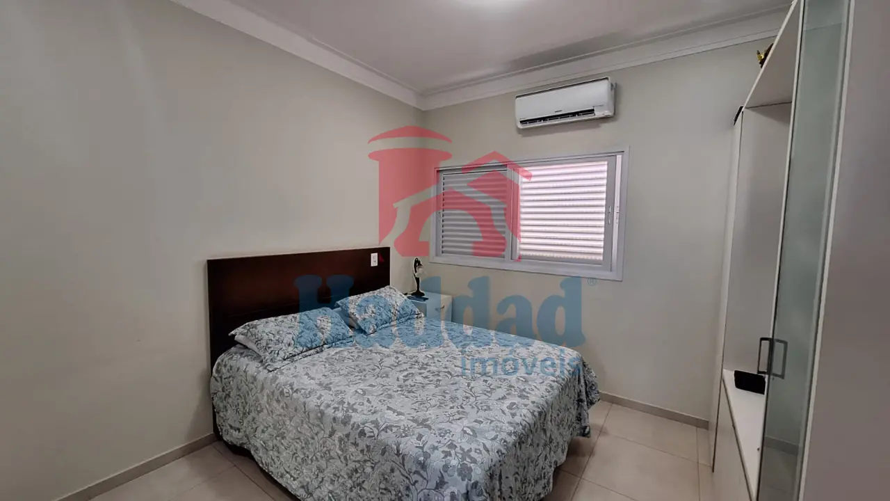EXCELENTE RESIDÊNCIA COM SUÍTE MASTER, PLANEJADOS E ÁREA DE LAZER EXCLUSIVA CONDOMÍNIO DE ALTO PADRÃO Ref: 15641 - 19