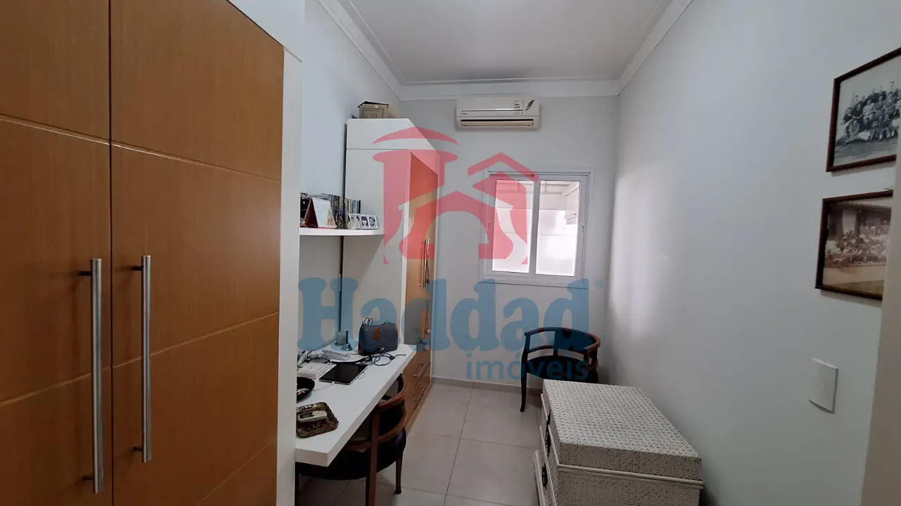 EXCELENTE RESIDÊNCIA COM SUÍTE MASTER, PLANEJADOS E ÁREA DE LAZER EXCLUSIVA CONDOMÍNIO DE ALTO PADRÃO Ref: 15641 - 20
