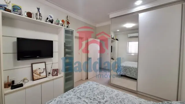 EXCELENTE RESIDÊNCIA COM SUÍTE MASTER, PLANEJADOS E ÁREA DE LAZER EXCLUSIVA CONDOMÍNIO DE ALTO PADRÃO Ref: 15641 - 21