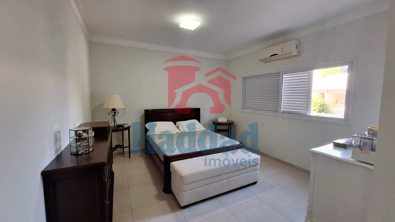EXCELENTE RESIDÊNCIA COM SUÍTE MASTER, PLANEJADOS E ÁREA DE LAZER EXCLUSIVA CONDOMÍNIO DE ALTO PADRÃO Ref: 15641 - 22