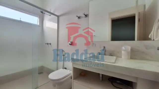 EXCELENTE RESIDÊNCIA COM SUÍTE MASTER, PLANEJADOS E ÁREA DE LAZER EXCLUSIVA CONDOMÍNIO DE ALTO PADRÃO Ref: 15641 - 23