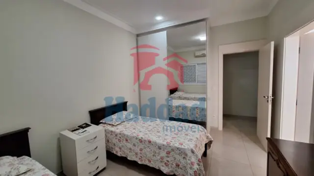 EXCELENTE RESIDÊNCIA COM SUÍTE MASTER, PLANEJADOS E ÁREA DE LAZER EXCLUSIVA CONDOMÍNIO DE ALTO PADRÃO Ref: 15641 - 24