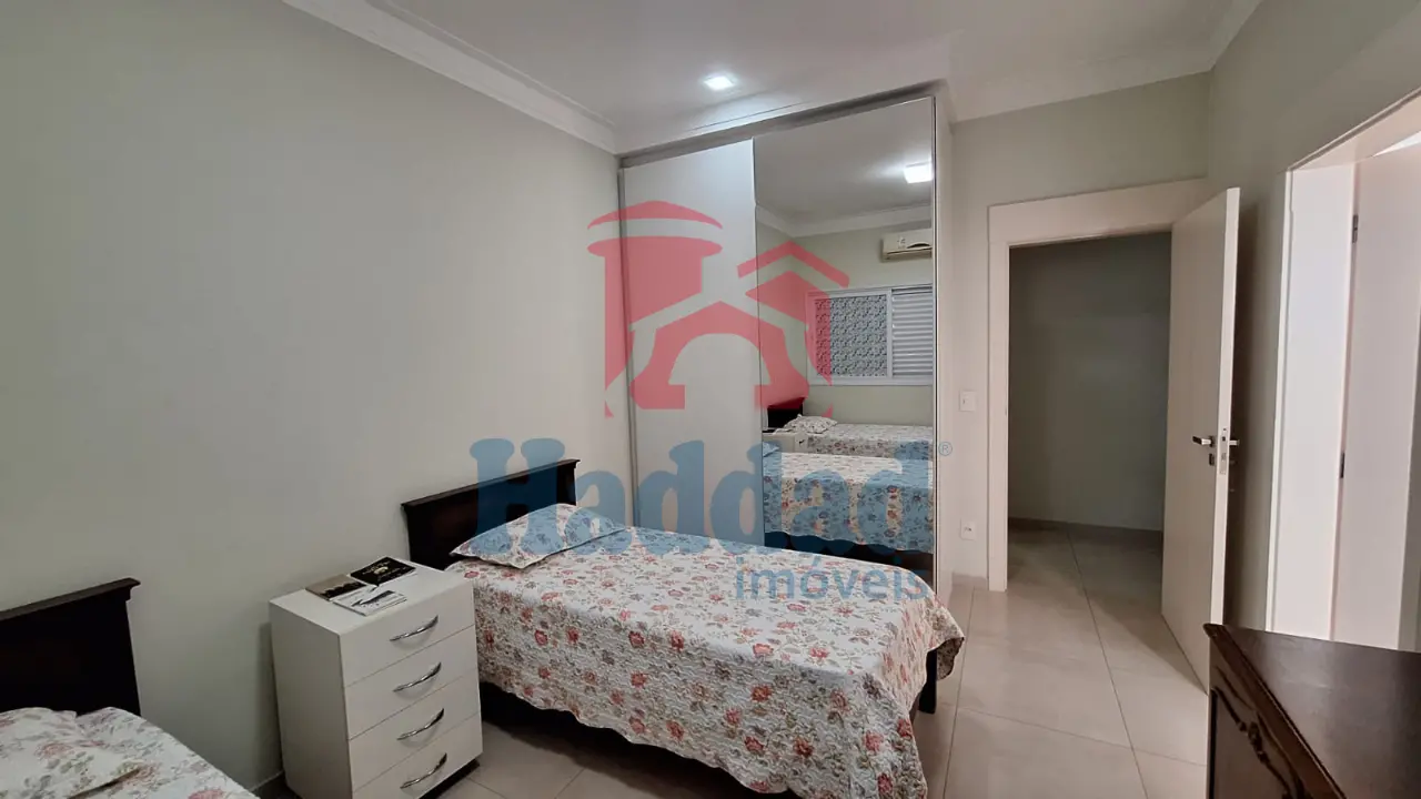 EXCELENTE RESIDÊNCIA COM SUÍTE MASTER, PLANEJADOS E ÁREA DE LAZER EXCLUSIVA CONDOMÍNIO DE ALTO PADRÃO Ref: 15641 - 24